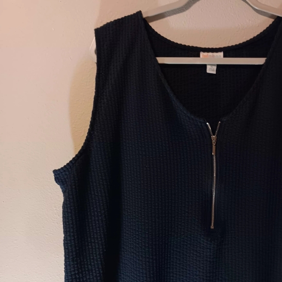 Women's Navy Zip-Front Sleeveless Top - Picture 7 of 11